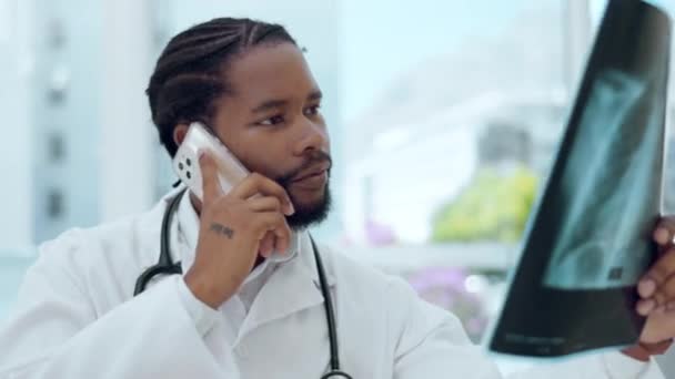 Erkek Doktor Röntgen Telefon Var Klinikte Akciğer Astım Kardiyoloji Haberleri — Stok video