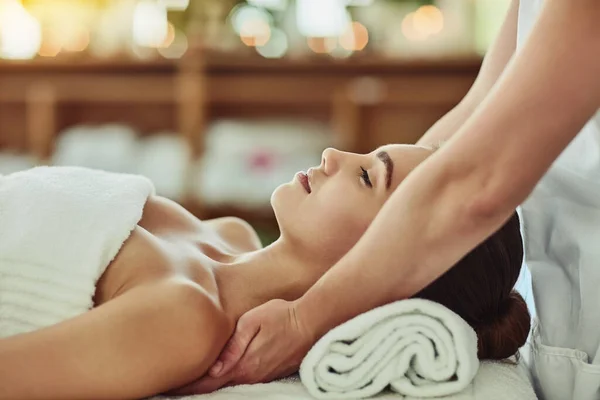 Entspannen Hautpflege Und Massage Mit Der Frau Wellnessbereich Für Wellness — Stockfoto