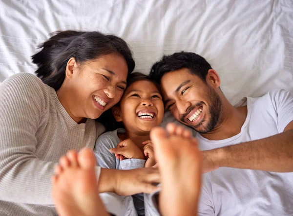 Fun Bed Happy Family Playing Wake Happy Tickle Laughing Home — Stock Photo, Image