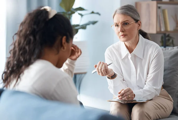 Vrouw Therapeut Consulting Trieste Patiënt Counseling Geestelijke Gezondheid Psychologie Voor — Stockfoto