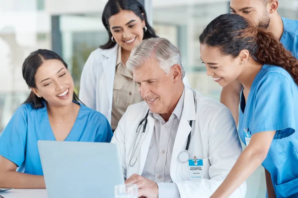 Hospital Teamwork Doctors Meeting Laptop Medical Analysis Research Internet Healthcare — Stock Photo, Image