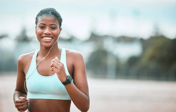 Retrato Livre Mulher Negra Correndo Fitness Meta Treino Para Bem — Fotografia de Stock