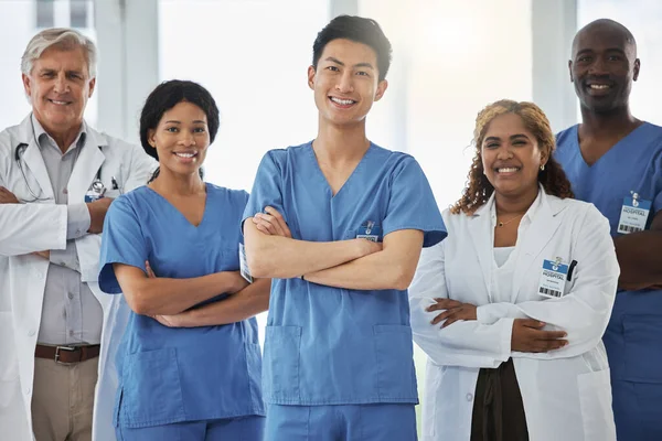 Retrato Enfermeiras Grupo Médicos Com Braços Cruzados Juntos Hospital Profissionais — Fotografia de Stock