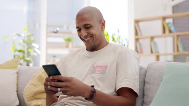 Happy Man Scroll Smartphone Sofa Lounge Reading Social Media Post — Stok Video