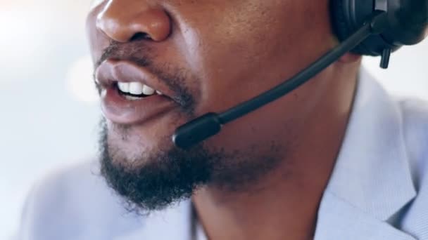 Centro Llamadas Cara Hombre Negro Hablando Por Telemarketing Servicio Cliente — Vídeo de stock