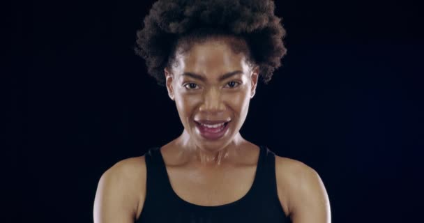 Kadın Evet Vücut Geliştirme Kutlaması Ile Yüzleş Antrenman Hedefinden Yumruğa — Stok video