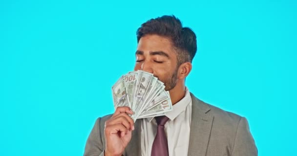 Деловой Человек Фанат Доллара Студия Изолированы Синем Фоне Макета Деньги — стоковое видео