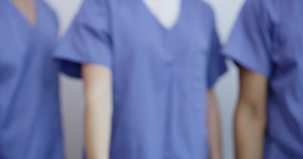 Sağlık Hizmetleri Hastanedeki Bir Sağlık Ekibiyle Baş Parmaklar Evet Yakın — Stok video