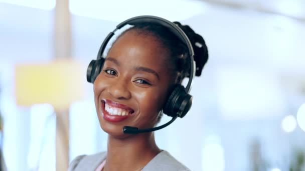 Gesicht Lächeln Und Schwarze Frau Call Center Für Telemarketing Kundenservice — Stockvideo