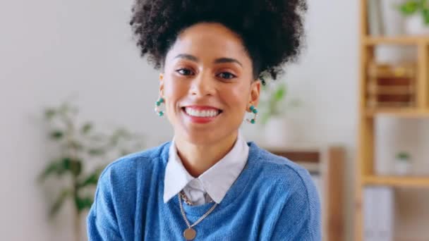 Gülümse Kadın Yüzü Kendine Güvenen Başarılı Bir Zihniyetle Yeni Başlayan — Stok video