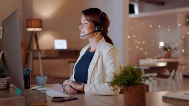 Crm Videogesprek Vrolijke Vrouw Consulting Callcenter Helpen Spreken Praten Bij — Stockvideo