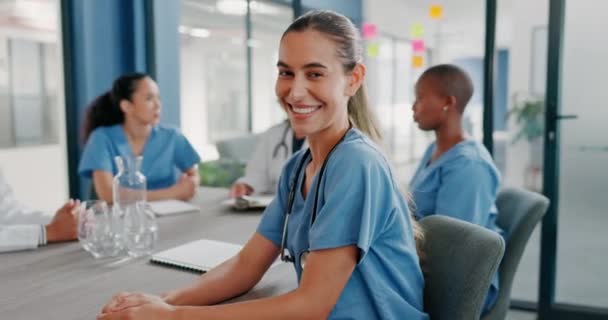 Mujer Cara Enfermera Reunión Hospital Para Estudiante Medicina Medicina Seguro — Vídeos de Stock