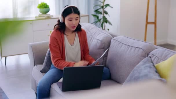 Empreendedor Laptop Mulher Asiática Lounge Videochamada Documento Para Planejamento Sucesso — Vídeo de Stock