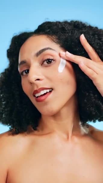 Schoonheid Crème Gezicht Portret Van Vrouw Studio Voor Cosmetica Dermatologie — Stockvideo