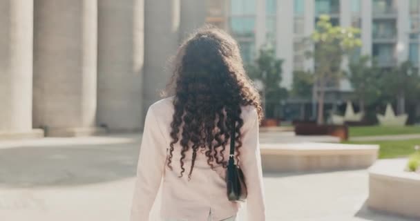 Döndü Işe Gitti Şehirde Bir Kadını Kariyerini Geliştirmek Için Sabah — Stok video
