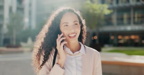 Femme Affaires Plein Air Appel Téléphonique Réseautage Avec Communication Parler — Video