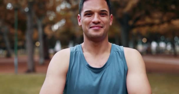 Паркові Вправи Здоров Обличчя Щасливого Чоловіка Готового Кардіо Тренувань Марафонських — стокове відео