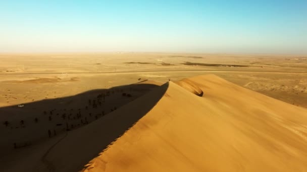 Viaggio Deserto Tramonto Con Drone Dune Sabbia Destinazione Libertà Viaggio — Video Stock