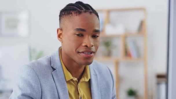 Rostro Hombre Negocios Negro Con Una Sonrisa Éxito Profesional Lugar — Vídeo de stock