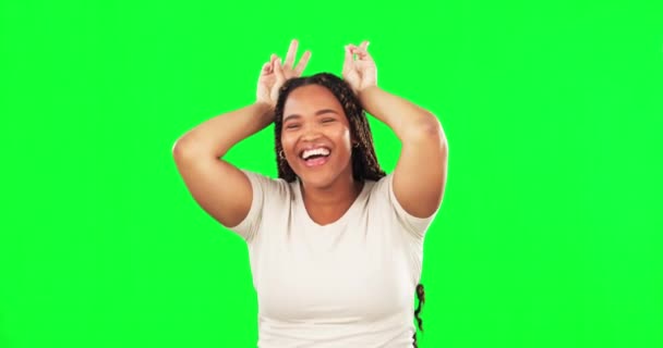Πρόσωπο Πράσινη Οθόνη Και Γυναίκα Αυτιά Κουνελιού Αστείο Και Χαρούμενο — Αρχείο Βίντεο