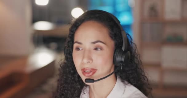 Vrouw Call Center Consulting Nachts Klantenservice Telemarketing Ondersteuning Kantoor Vrolijk — Stockvideo
