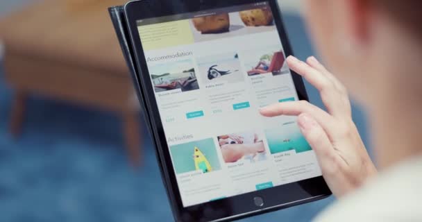 Online Αγορές Οθόνη Και Χέρι Στο Tablet Και Την Ιστοσελίδα — Αρχείο Βίντεο