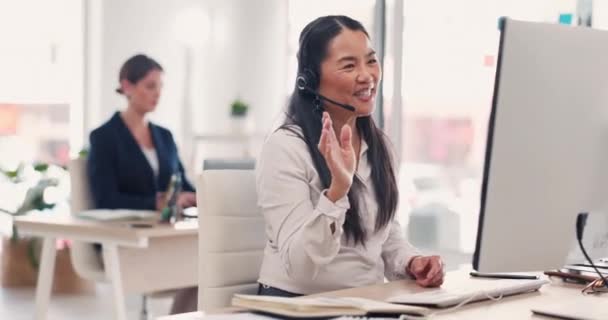 Asiatin Callcenter Und Videoanruf Computer Für Besprechungen Webinare Oder Kundendienst — Stockvideo