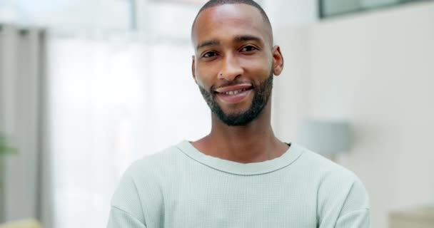 Glücklich Entspannt Und Das Gesicht Eines Schwarzen Mannes Hause Für — Stockvideo