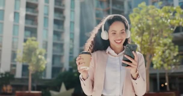 Koptelefoon Stad Dansende Vrouw Koffiepauze Voor Outdoor Wellness Energie Carrière — Stockvideo
