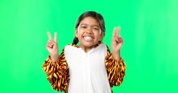 Щасливий Посмішка Знак Миру Дівчиною Студії Доброту Позитив Гордість Щастя — стокове відео
