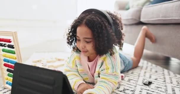 Tablet Fones Ouvido Aprendizagem Crianças Casa Educação Sólida Desenvolvimento Linguagem — Vídeo de Stock