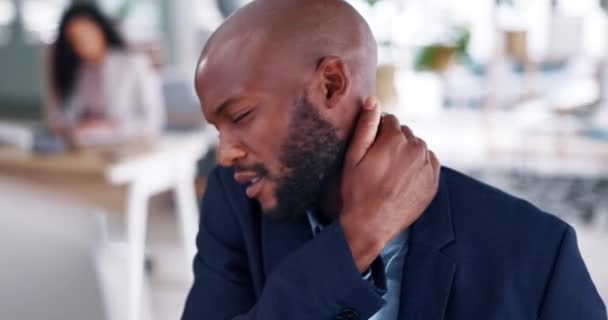 Hombre Negro Dolor Cuello Estrés Negocios Agotamiento Fatiga Exceso Trabajo — Vídeos de Stock