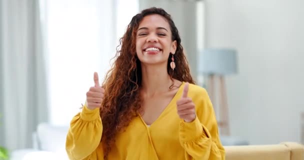 Lykkelig Kvinne Ansikt Tommel Opp Med Smil Vinne God Jobb – stockvideo