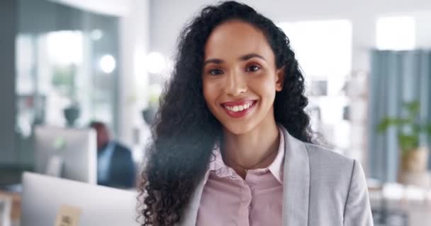 Бизнес Улыбка Лицо Женщиной Офисе Профессионального Уверенного Развития Счастье Сосредоточенность — стоковое видео