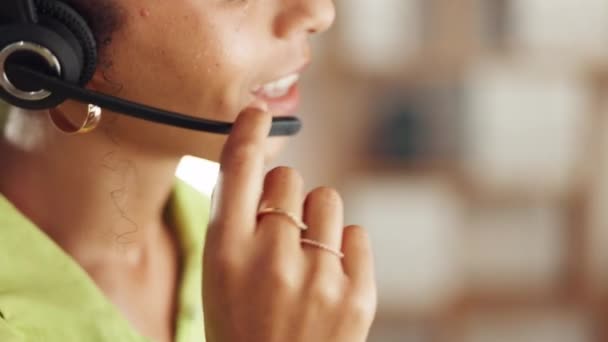 Τηλεφωνικό Κέντρο Στόμα Και Γυναίκα Μιλώντας Ακουστικά Για Εξυπηρέτηση Πελατών — Αρχείο Βίντεο