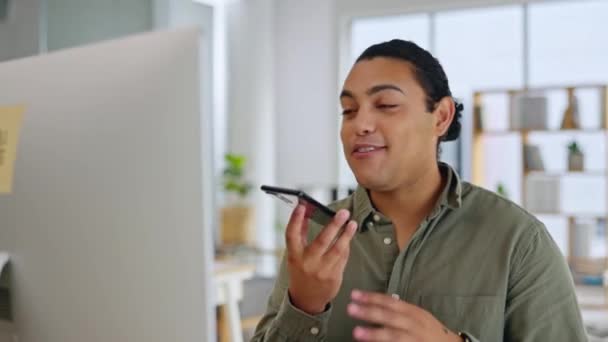 Μικρόφωνο Smartphone Άνθρωπος Στο Γραφείο Χρησιμοποιώντας Αναγνώριση Φωνής Ηχογράφηση Και — Αρχείο Βίντεο