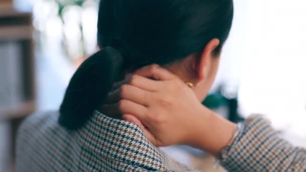 Ból Szyi Widok Tyłu Kobiety Biznesu Biurze Wypaleniem Lęk Lub — Wideo stockowe