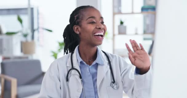 Mujer Negra Médico Telesalud Videollamada Con Computadora Saludar Saludar Para — Vídeos de Stock