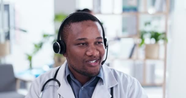 Call Center Médico Homem Conversando Nos Serviços Saúde Suporte Virtual — Vídeo de Stock