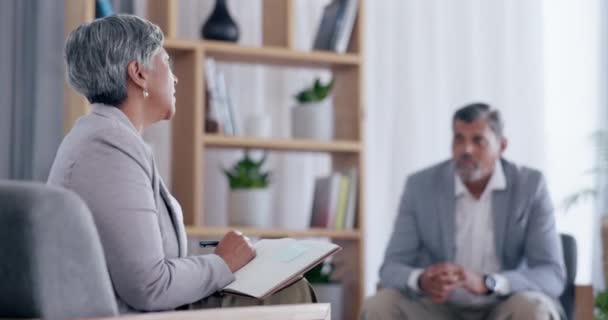 Senior Vrouw Therapeut Schrijven Vergadering Voor Counseling Problemen Geestelijke Gezondheid — Stockvideo