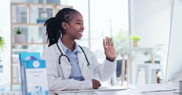 Videollamada Médico Mujer Negra Saludan Reunión Línea Soporte Virtual Clínica — Vídeos de Stock