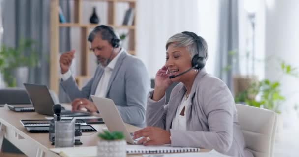 Obchodní Lidé Call Centrum Sluchátka Poradenství Pro Zákaznický Servis Podporu — Stock video