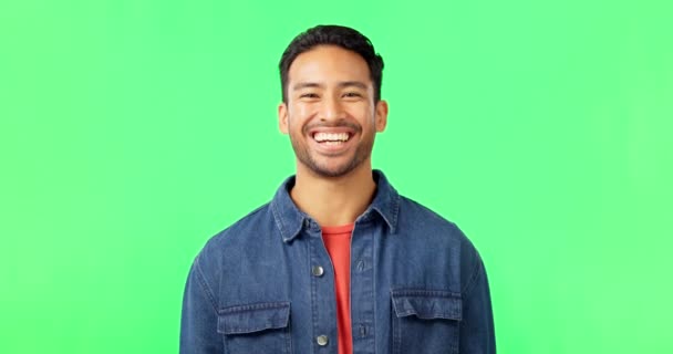 Чоловік Сміється Портрет Зеленому Екрані Студії Простором Жартів Смішних Емодзі — стокове відео