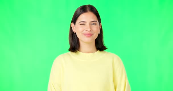 Frau Grüne Leinwand Und Gesicht Mit Glücklichem Augenzwinkern Für Lustige — Stockvideo