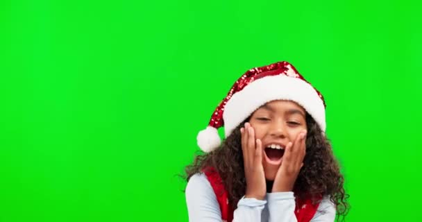 惊喜和孩子的脸在绿屏工作室里为现在 庆祝和兴奋 假日和节日与年轻女孩的肖像为背景的精神打击 疯狂和节日 — 图库视频影像