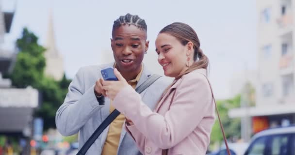 Telefon Sokszínűség Barátok Városban Üzleti Életben Ingázás Hogy Dolgozzanak Együtt — Stock videók