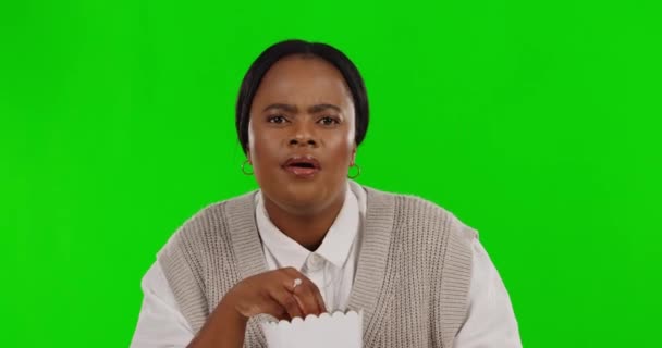 Surprise Popcorn Movie Black Woman Green Screen Watching Horror Streaming — Stock Video