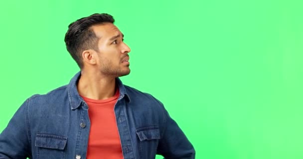 Zdezorientowany Wątpliwość Portret Człowieka Zielonym Ekranem Myślą Emoji Niepewność Wyraz — Wideo stockowe