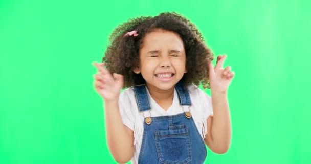 Şans Umut Iyimserlik Için Stüdyodaki Kızla Dua Heyecanlı Emoji Kapalı — Stok video