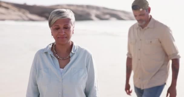 Mężczyzna Kobieta Niespodzianka Plaży Zakryć Oczy Lub Szczęśliwy Spacerze Razem — Wideo stockowe